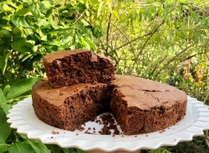 Una foto de Torta de chocolate 🍫 (muy fácil y económica)