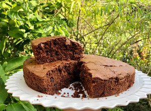 Una foto de Torta de chocolate 🍫 (muy fácil y económica)