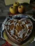 Torta rovesciata a cuore con mele e yogurt