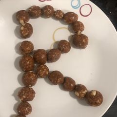 A picture of Dry Fruit Balls.