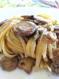 Linguine con Funghi Champignon e Pomodorini Freschi