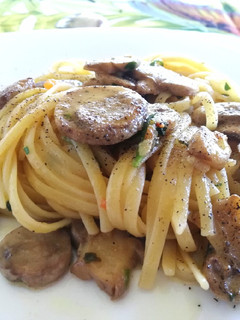 Foto di Linguine con Funghi Champignon e Pomodorini Freschi