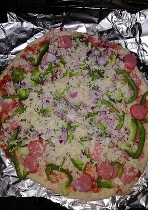 A picture of Homemade pizza 😜😜.