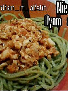 Foto resep Mie Bayam + Ayam Saus Bolognise (mpasi 1+)
