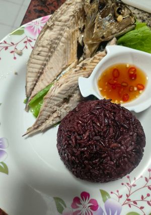 รูปของ ข้าวไรซ์เบอรี่กับปลาทูแกะ