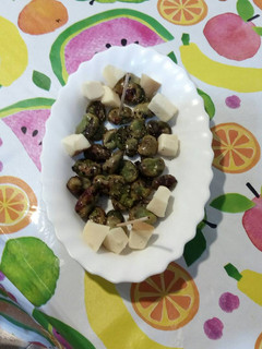 Una foto de Snacks. Habas fritas