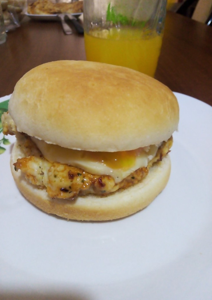 Una foto de Hamburguesa de pollo en 5 pasos!