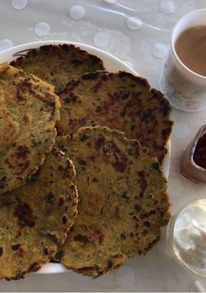 A picture of Methi paratha.