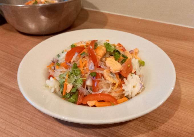 Wajib coba! Cara mudah bikin Salad bihun - Yam woon sen (ยำวุ้นเส้น) yang menggugah selera