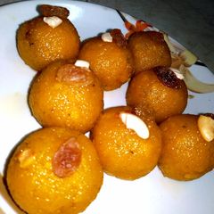 A picture of Boondi laddo.