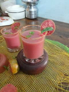 લાલ જામફળ નો જ્યુસ (Lal Jamfal Juice Recipe In Gujarati) રેસીપી મુખ્ય ફોટો