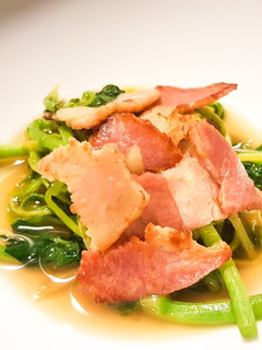 A picture of Stir Fry Watercress with Bacon.