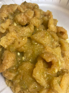 Una foto de Chicharrón en salsa verde