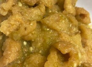 Una foto de Chicharrón en salsa verde