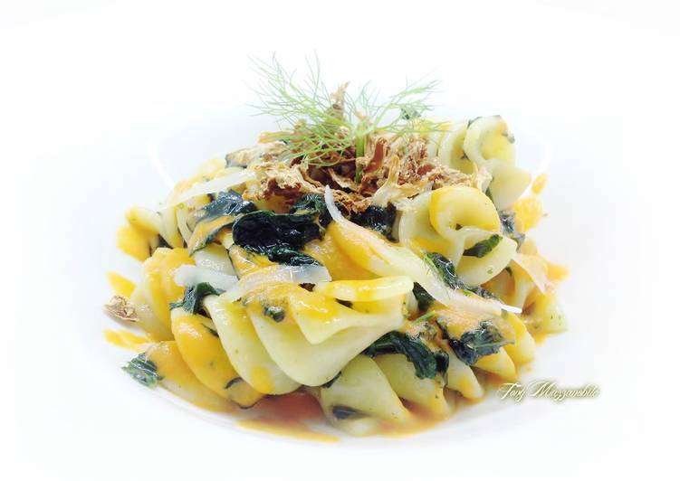 Recetta di Favorite Fusilloni con cavolo nero, crema di datterini e pecorino, e finocchio bruciato