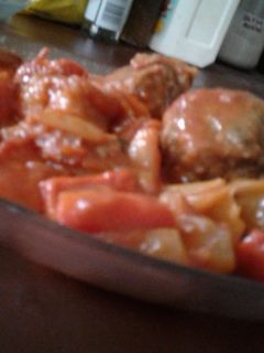 Una foto de KIFTIKAS (albóndigas con acelga en salsa de tomates)