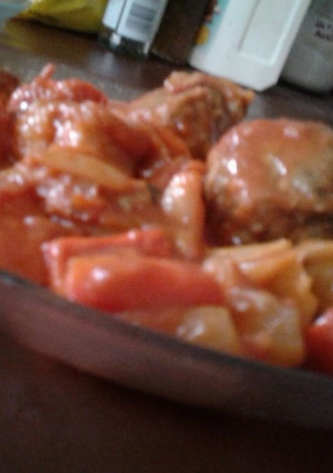Una foto de KIFTIKAS (albóndigas con acelga en salsa de tomates)