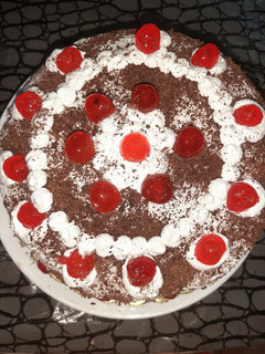 A picture of Black forest cake (INSTANT).