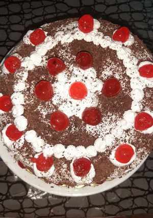 A picture of Black forest cake (INSTANT).