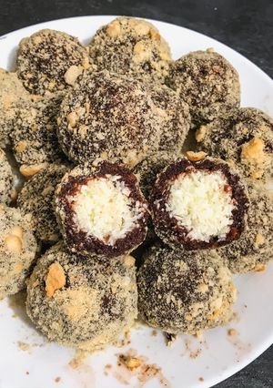 O poză a rețetei Cake pops cu ciocolată și cocos 🍫🥥.