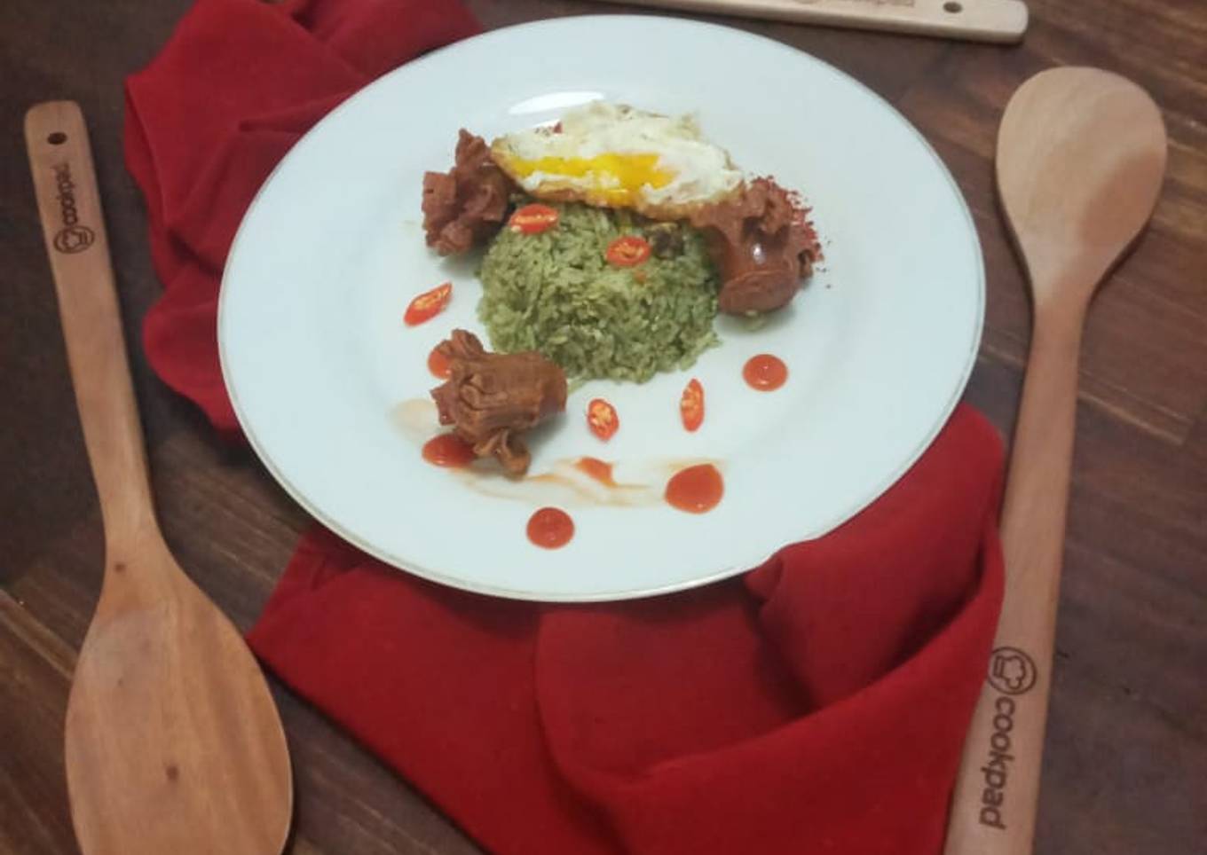 Nasi Goreng Daun Kenikir & Sosis Sapi