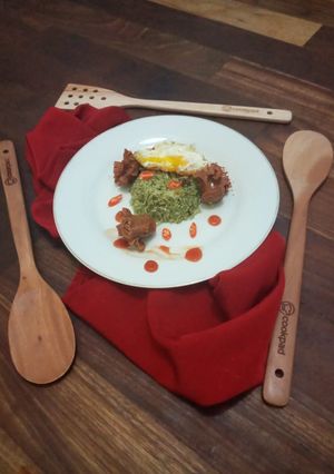 Foto resep Nasi Goreng Daun Kenikir & Sosis Sapi