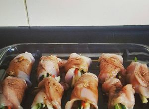 Una foto de Rollitos de pollo con verduras