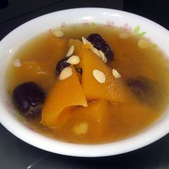 A picture of Rock Melon And Almond In Pork Soup.