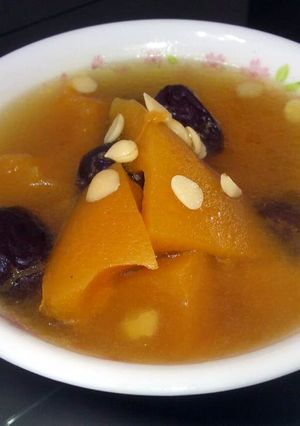 A picture of Rock Melon And Almond In Pork Soup.