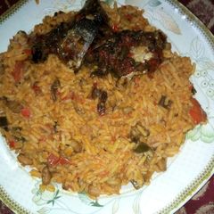 Jollop din shinkafa da wake da kifi A picture of Jollop din shinkafa da wake da kifi.