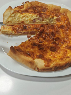 Una foto de Quiche de bacon y salchichas