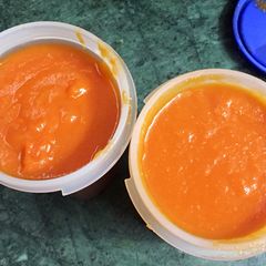 A picture of Without onions, garlic tomato purée for Store in freezer.
