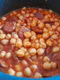 Garbanzos con chorizo y tomate