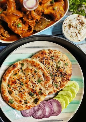 চিকেন স্টাফড্ তন্দুরি নান (Chicken stuffed tanduri nan recipe in benglai) রেসিপির প্রধান ছবি