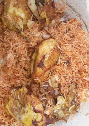 صورة لوصفة تمن أحمر ودجاج