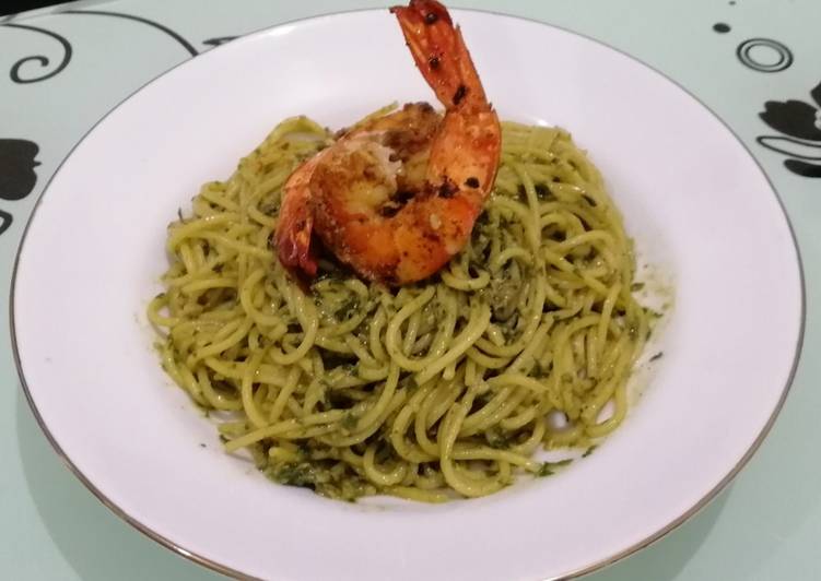 Pasta pesto with pan - seared shrimp