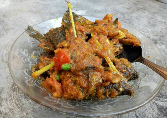 Resep Ikan Mas Bumbu Kuning yang Lezat Sekali