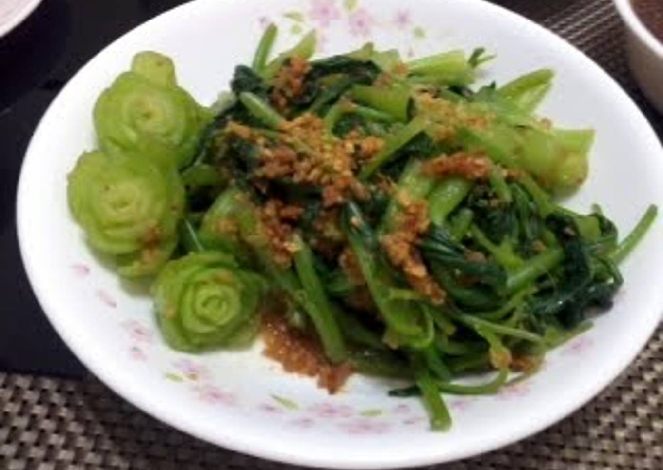 Chinese Spinach In Roasted Garlic And Soy Sauce