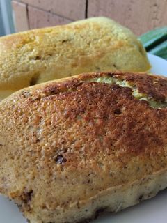 Una foto de Bizcocho de naranja y chocolate🍊🍫🎂