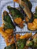 Pimientos de padrón rellenos de tortilla de patatas chips