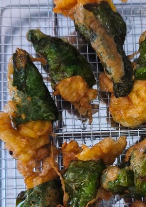 Foto principal de Pimientos de padrón rellenos de tortilla de patatas chips