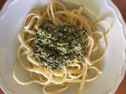 Una foto de salsa para pasta con crema