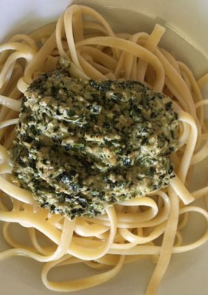 Una foto de Fetuccini con pesto de albahaca