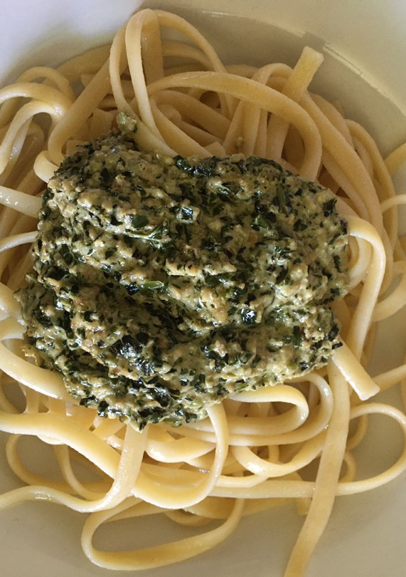 Una foto de Fetuccini con pesto de albahaca