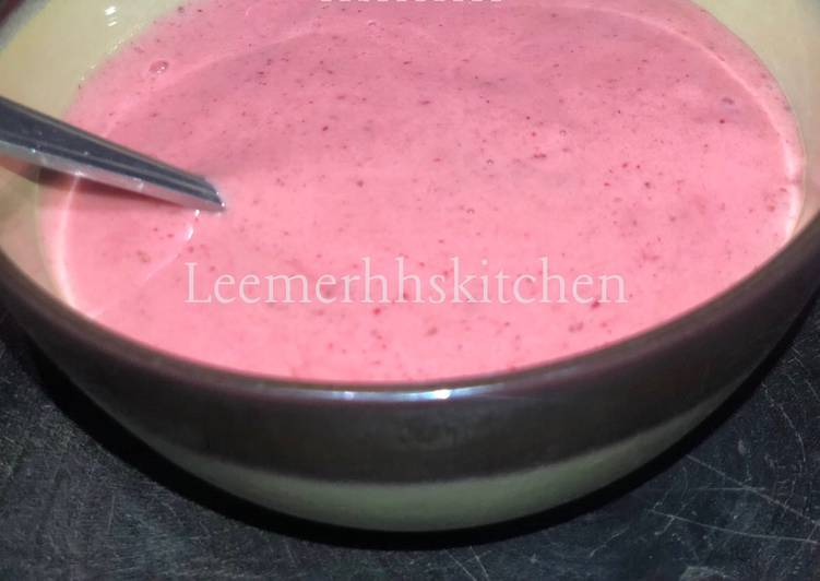 Recipe of Quick Strawberry smoothie