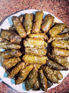 صورة لوصفة محشي ورق عنب بأخف طريقة 🥰😋