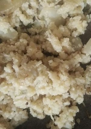 கோதுமை ரவை(wheat rava upma recipe in tamil) செய்முறை முக்கிய புகைப்படம்