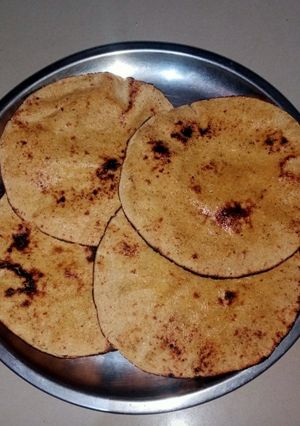 मक्का की रोटी (makka ki roti recipe in Hindi) रेसिपी मुख्य फोटो