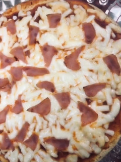 Una foto de Pizza casera mejor que las de italiaaa🤤