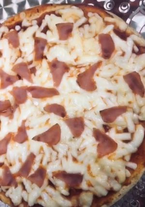 Una foto de Pizza casera mejor que las de italiaaa🤤